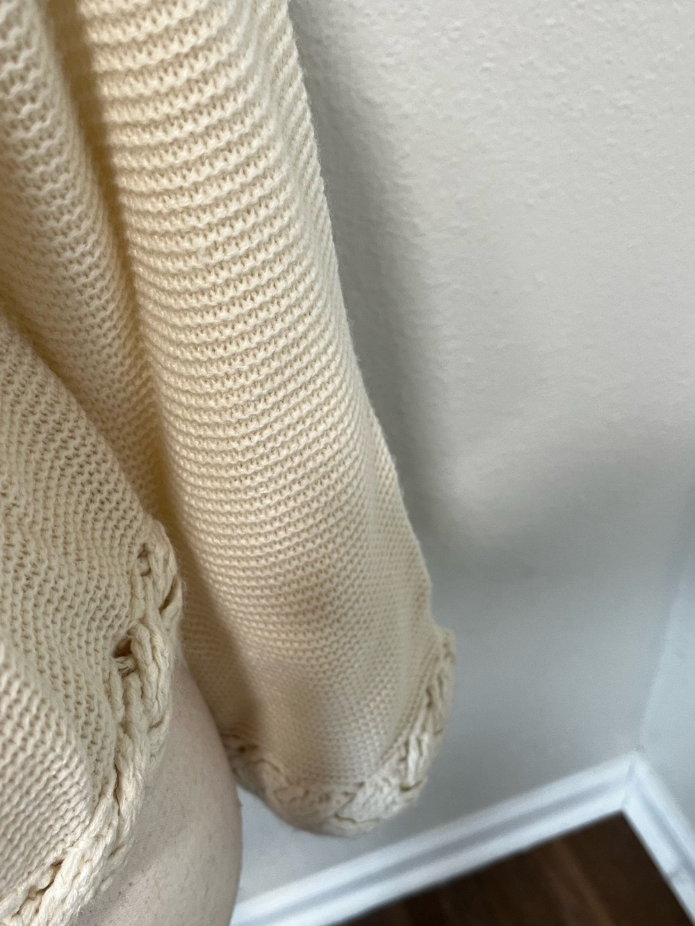 Elizabeth James Honey White Thick Cable Knit Cardi with Braid Detail Size Large - Picture 6 of 6